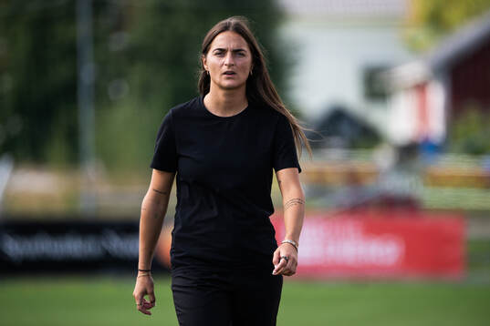 Häckens tränare Elena Sadiku