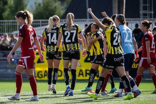 Häckens spelare jublar