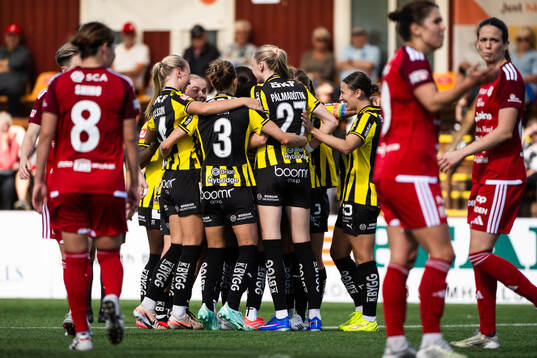 Häckens spelare jublar