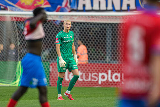 Helsingborgs målvakt Emil Rådahl deppar