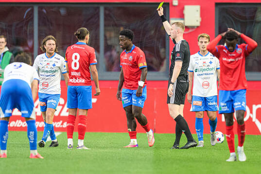 Helsingborgs Kevin Nyarko reagerar