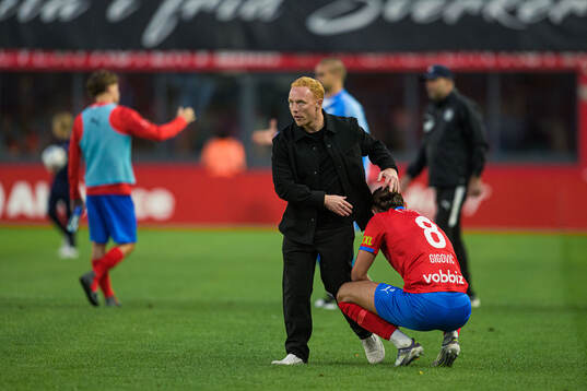 Helsingborgs manager Stevie Grieve och Ervin Gigovic deppar