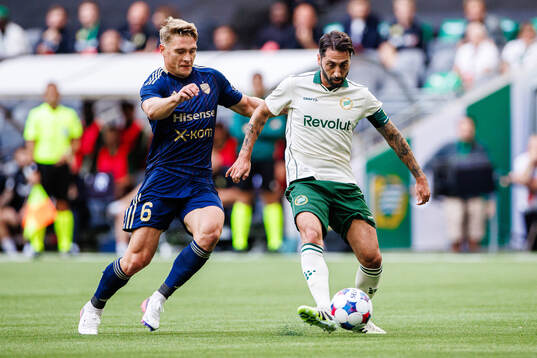 Oskar Repka of Rakow and Nahir Besara of Hammarby
