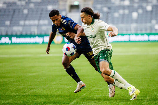 Michael Ameyaw of Rakow and Amin Boudri of Hammarby