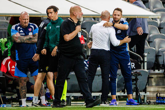 coach Henrik Rydström of Hammarby and coach Dawid Kroczek