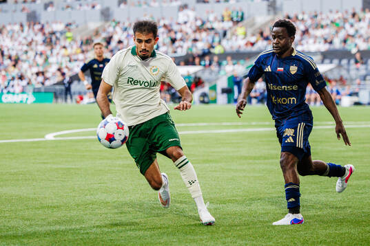 Montader Madjed of Hammarby and Erick Ouma Otieno of Rakow