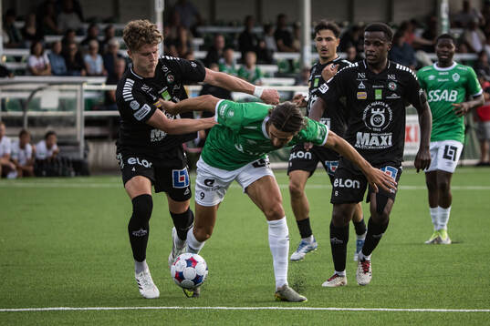 Örebros Erik McCue och Brages Filip Trpcevski och Örebros