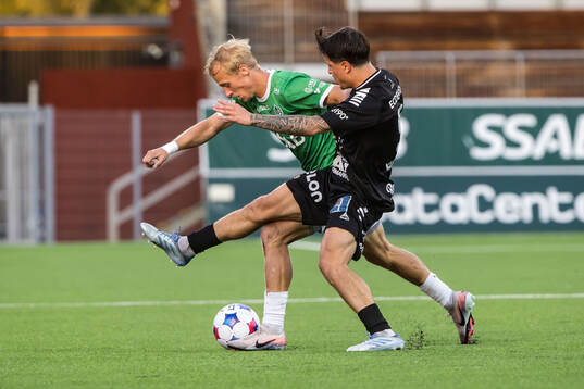 Brages Alex Mortensen och Örebros Antonio Yakoub