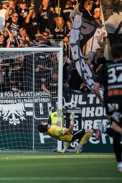 Brages målvakt Viktor Frodig deppar