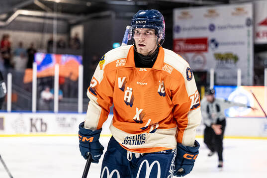 Växjös Matias Mäntykivi jublar