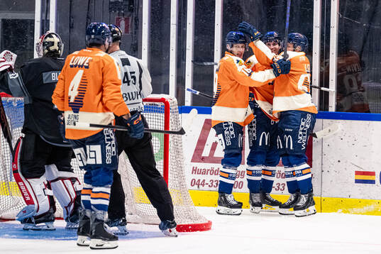 Växjös Matias Mäntykivi jublar