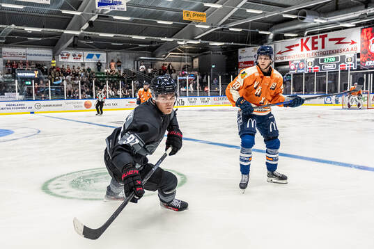 Malmö Redhawks Axel Sundberg och Växjös Jimi Suomi