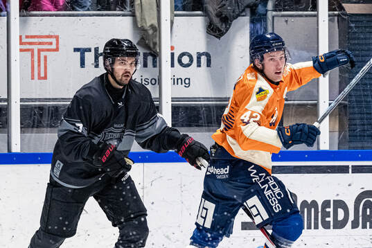 Malmö Redhawks Oliwer Kaski och Växjös Kalle Kratz