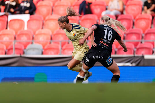 Djurgårdens Johanna Renmark och Växjö DFFs Alexandra