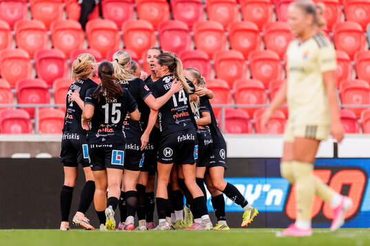 Växjö DFFs spelare jublar