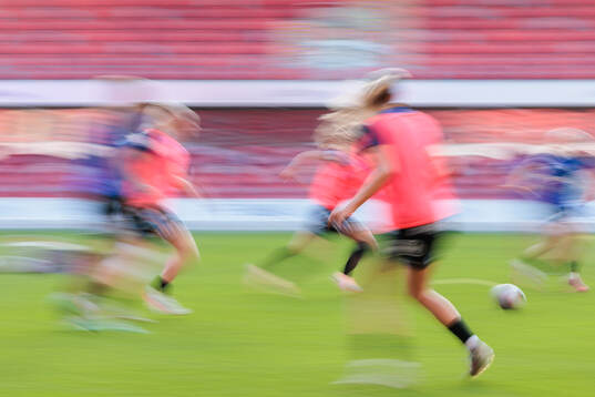 Växjö DFFs spelare värmer upp