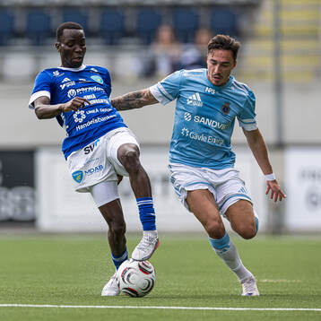 Umeå FCs Emmanuel Olawore och Gefles Deniz Yaldir