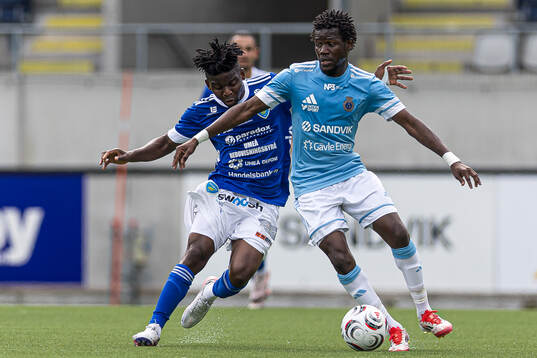 Umeå FCs Fredrick Udoh Godwin och Gefles Mamadou Kouyate