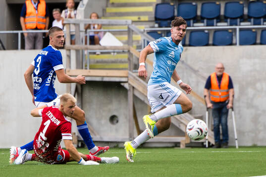 Gefles Adem Sipic gör 2-0 bakom Umeå FCs målvakt Pontus