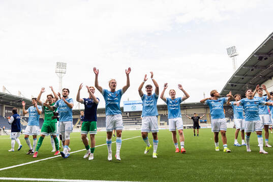 Gefles spelare jublar