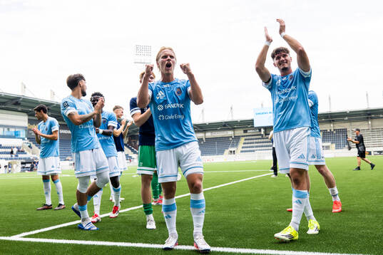Gefles spelare jublar