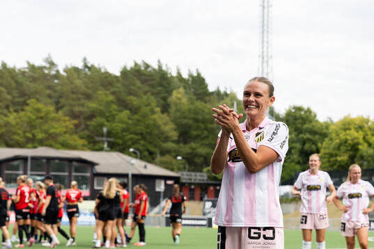 Häckens Maja Bodin jublar