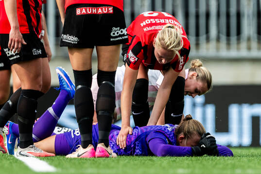 Brommapojkarnas målvakt Clara Ekstrand deppar