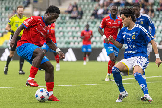 Helsingborgs Kevin Nyarko och GIF Sundsvalls Alper Demirol