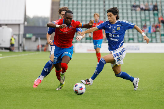 Helsingborgs Adam Akimey och GIF Sundsvalls Alper Demirol