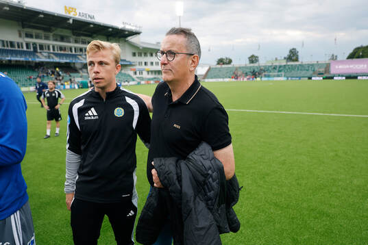 GIF Sundsvalls tränare Per Joar Hansen jublar