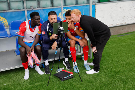 Helsingborgs manager Stevie Grieve deppar