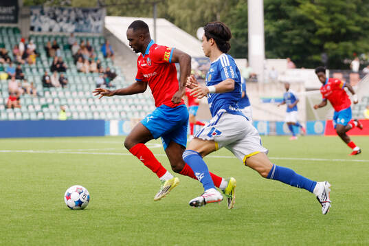 Helsingborgs Adam Akimey och GIF Sundsvalls Alper Demirol