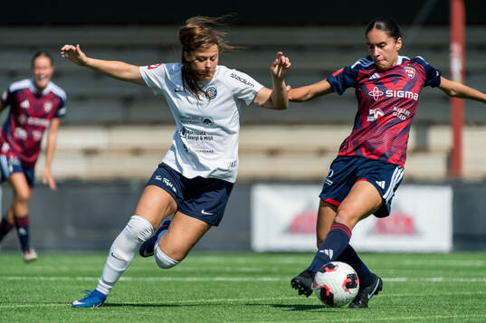 Eskilstuna United DFFs Bella Sember och Rosengårds Isabel