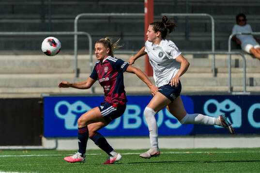 Rosengårds Remy Siemsen och Eskilstuna United DFFs Anna