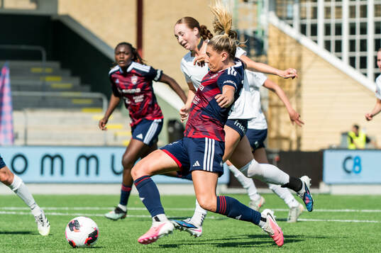 Rosengårds Remy Siemsen och Eskilstuna United DFFs Rylie