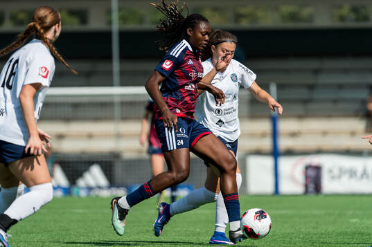 Rosengårds Anam Imo och Eskilstuna United DFFs Bella Sember