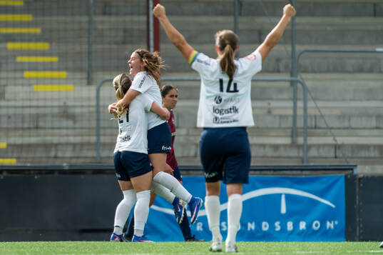 Eskilstuna United DFFs Bella Sember jublar