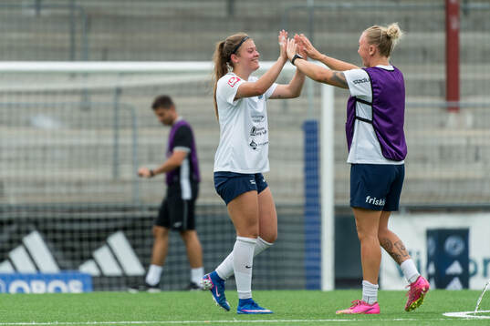 Eskilstuna United DFFs Bella Sember och Linnea Prambrant