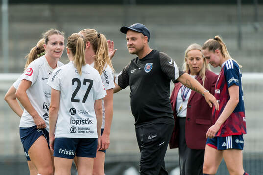 Eskilstuna United DFFs tränare Rickard Johansson och