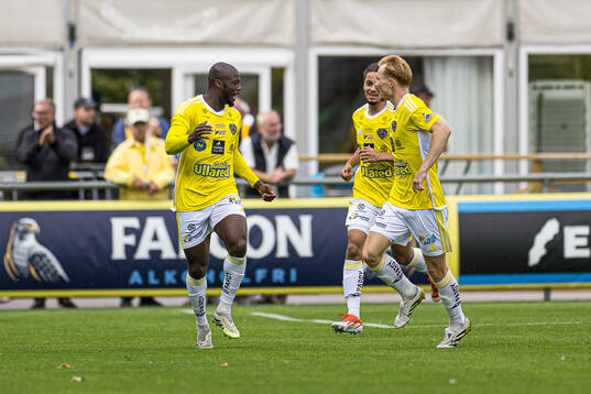 Falkenbergs Lassina Sangaré jublar