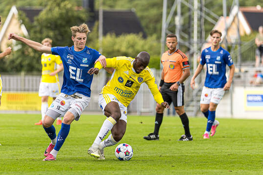 Norrbys Jamie Bichis och Falkenbergs Lassina Sangaré