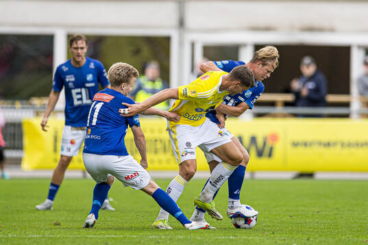 Falkenbergs Albin Andersson och Norrbys Kevin Liimatainen