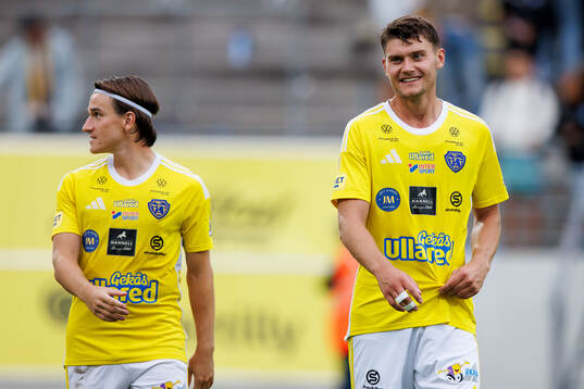 Falkenbergs Oskar Lindberg och Albin Andersson jublar