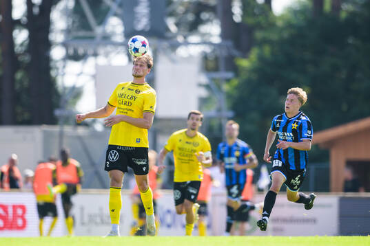 Mjällbys Ludvig Svanberg och Sirius Otso Liimatta