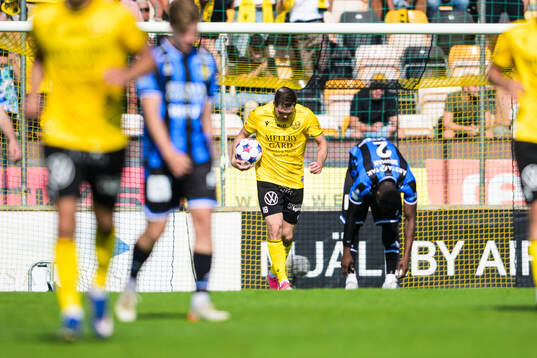 Mjällbys Jacob Bergström jublar
