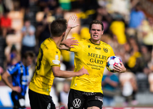 Mjällbys Jacob Bergström jublar