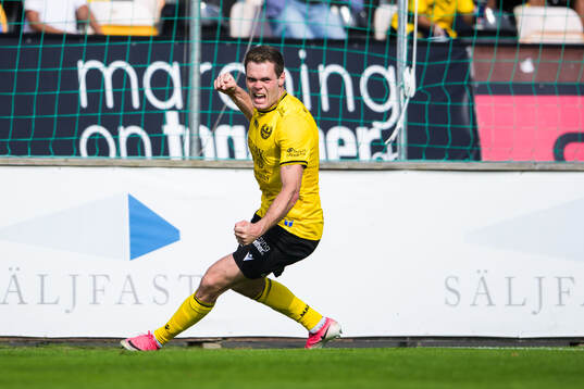 Mjällbys Jacob Bergström jublar