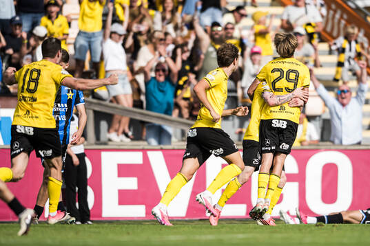 Mjällbys Olle Lindberg jublar