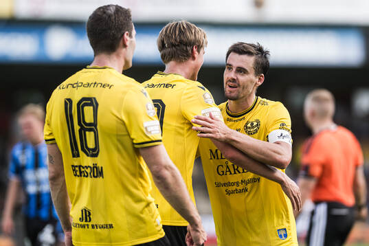 Mjällbys Jesper Gustavsson jublar