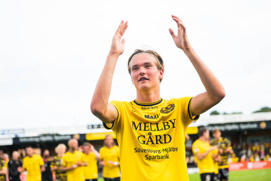 Mjällby AIFs Olle Lindberg jublar